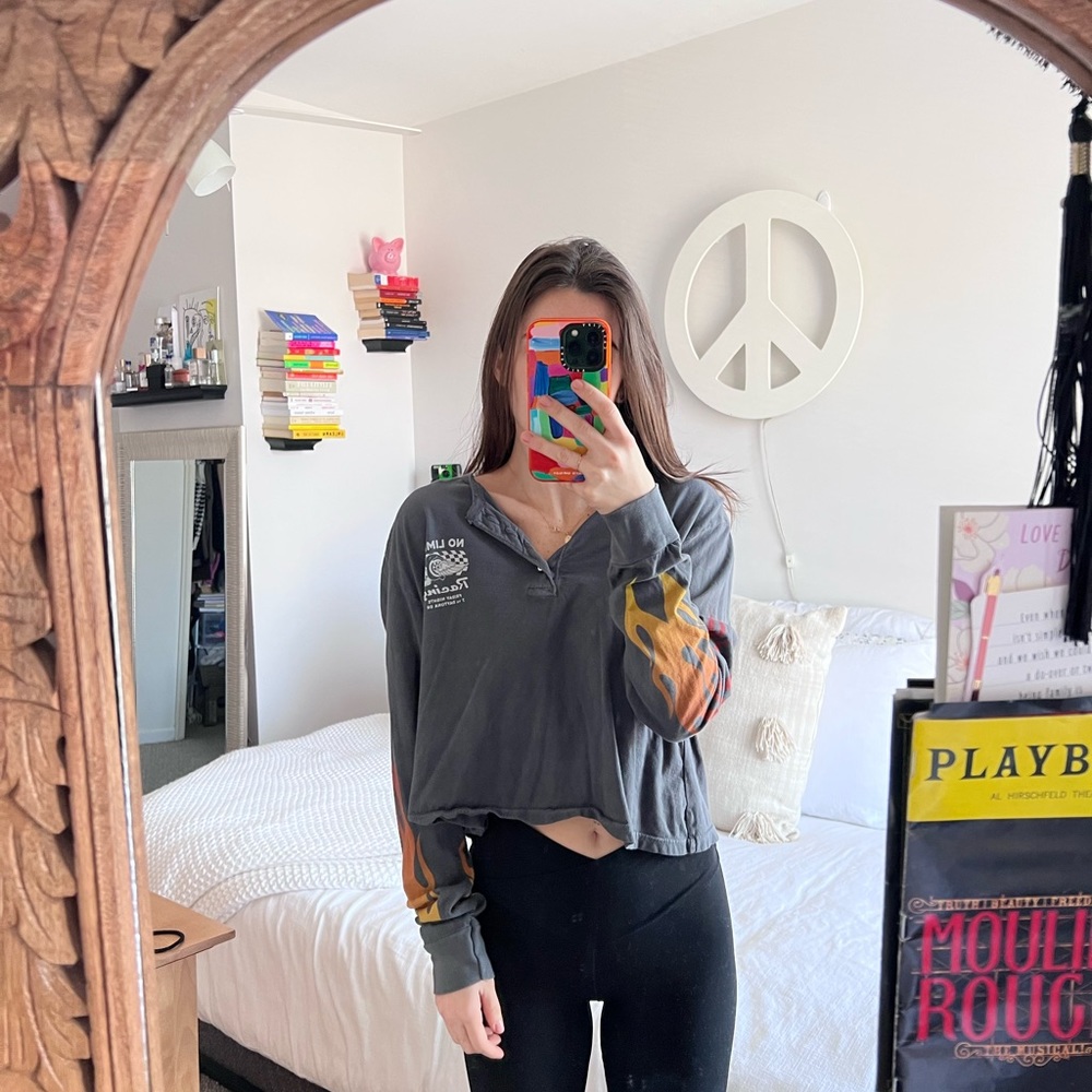 sporty urban outfitters cropped long sleeve flames tee. size small.